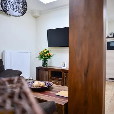 - Zoo Apartment *